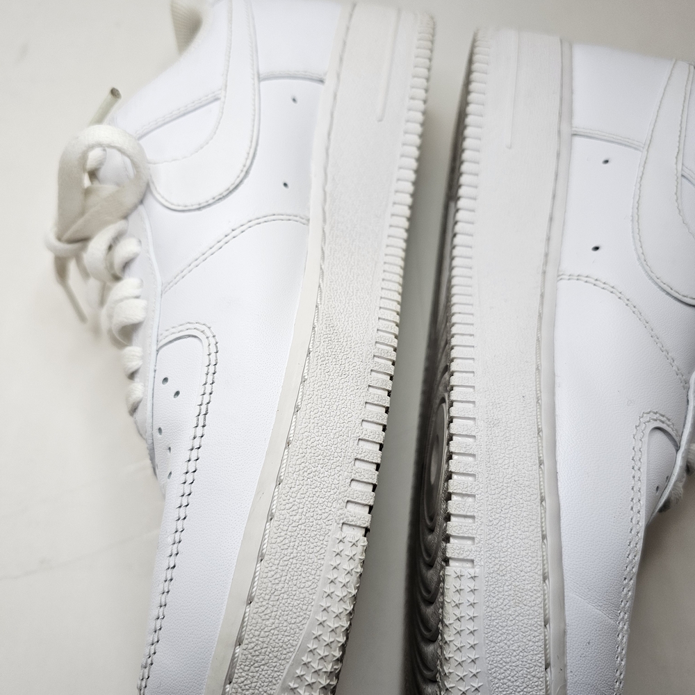 Nike White Athletic Shoes - Picture 5 of 16